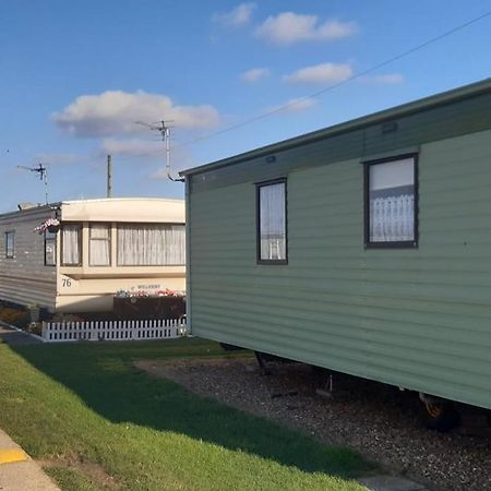 Kerrys Place, 75 Sealands Caravan Site, Ingoldmells 6 Berth Hotel Bagian luar foto